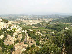 Gordes dominne la valle du Luberon