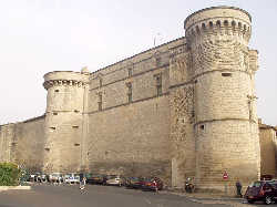 Le château de Gordes côté nord